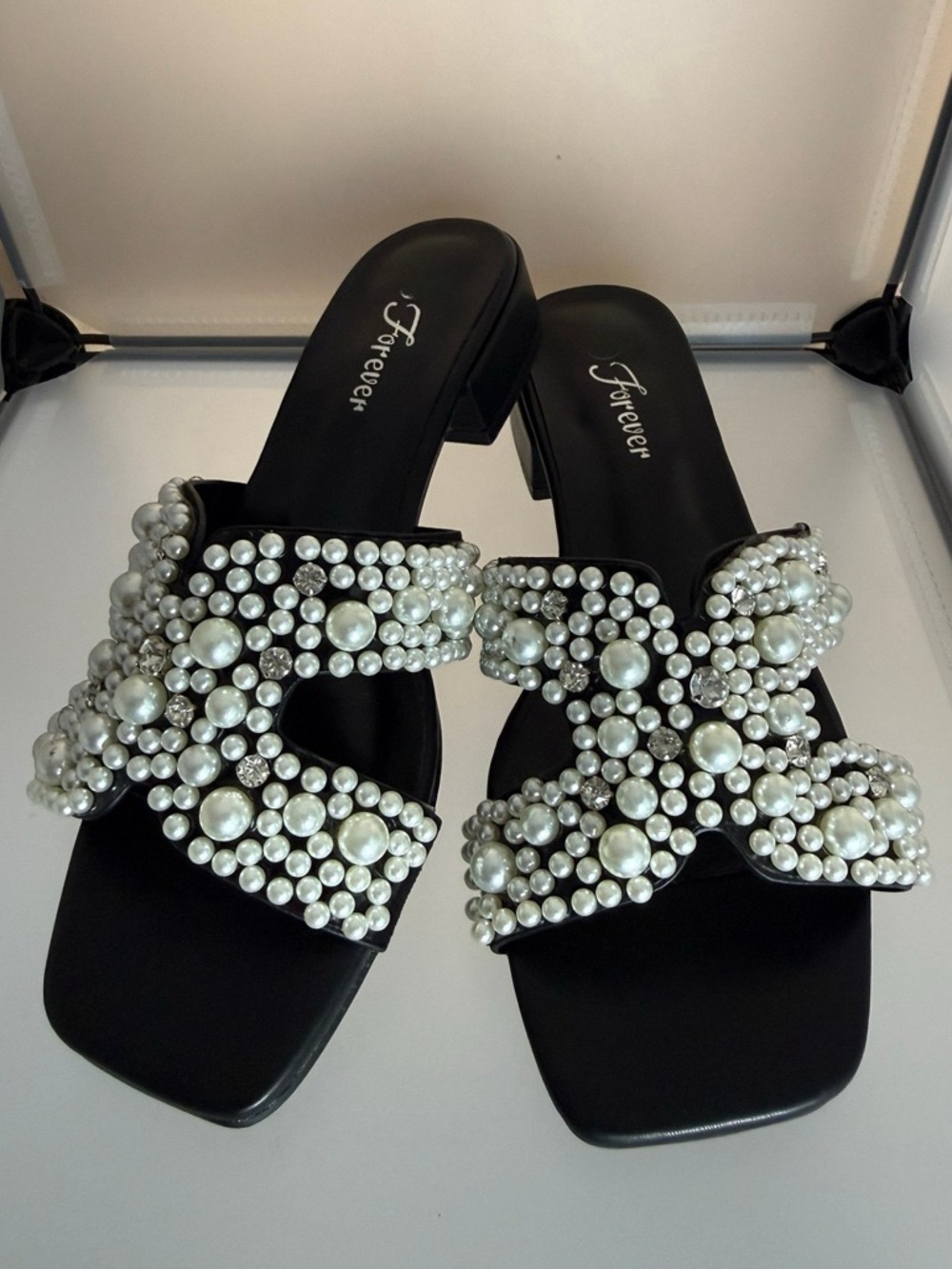 Forever Link Women's Pearl & Diamante Low Block Heel Sandals Black Size 8.5 New
